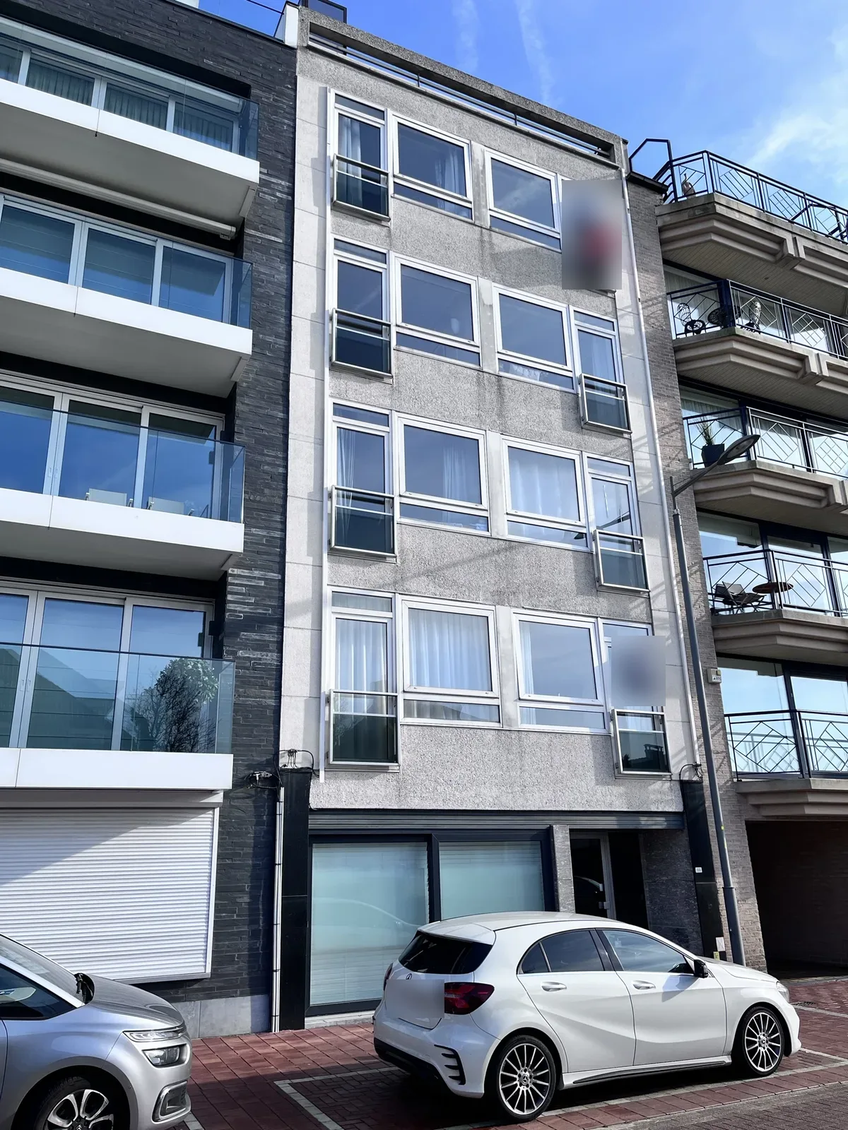 VME Savora in Knokke-Heist vóór de renovatie, met een gevel in silex betonpanelen